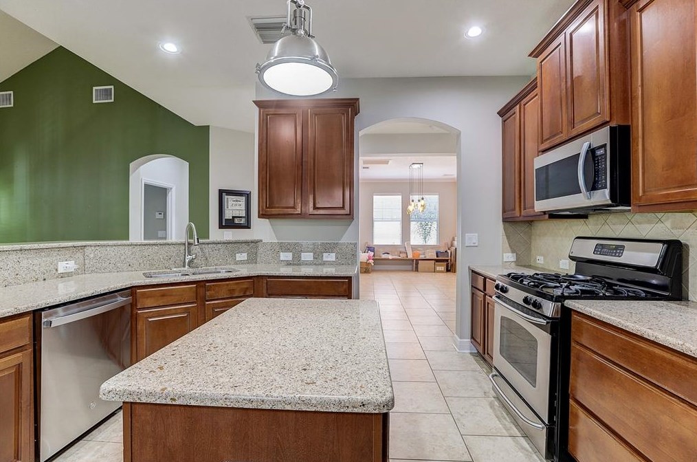 5933 Fishhawk Crossing Blvd, Lithia FL  33547-5885 exterior