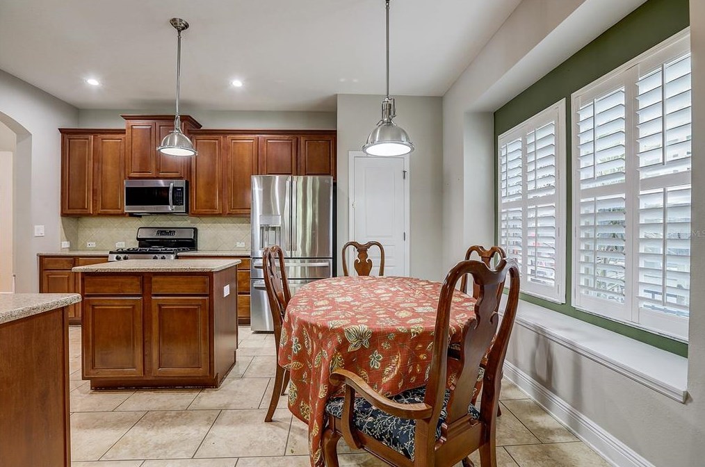5933 Fishhawk Crossing Blvd, Lithia FL  33547-5885 exterior