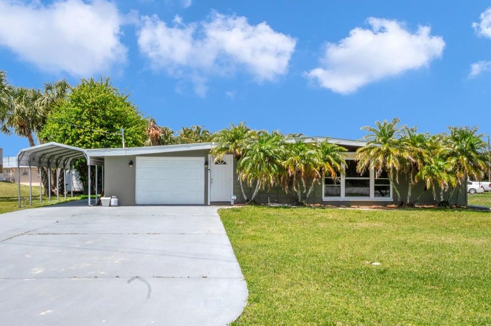 440 Leach Dr, Punta Gorda FL  33950-2950 exterior