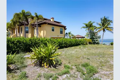 1013 Symphony Isles Boulevard, Apollo Beach, FL 33572 - Photo 37