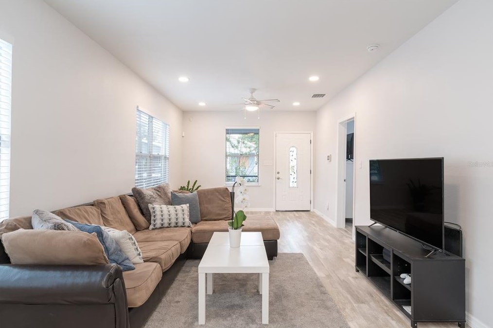 2331 Union St, Tampa FL  33607-3422 exterior