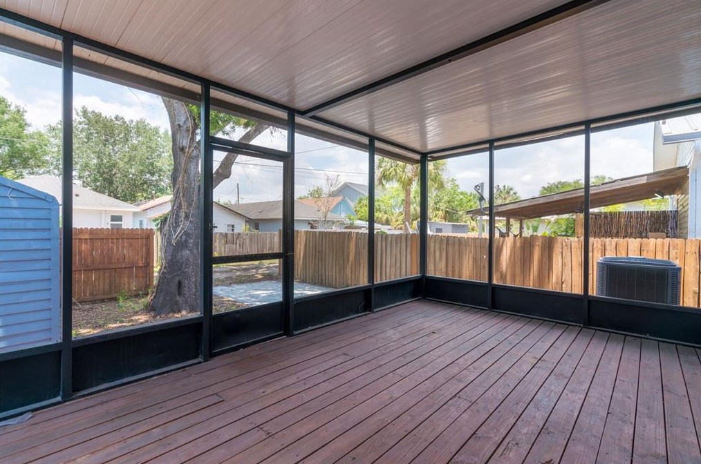 2331 Union St, Tampa FL  33607-3422 exterior