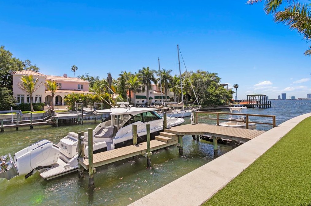 104 Ladoga Ave, Tampa FL 33606-3806 exterior