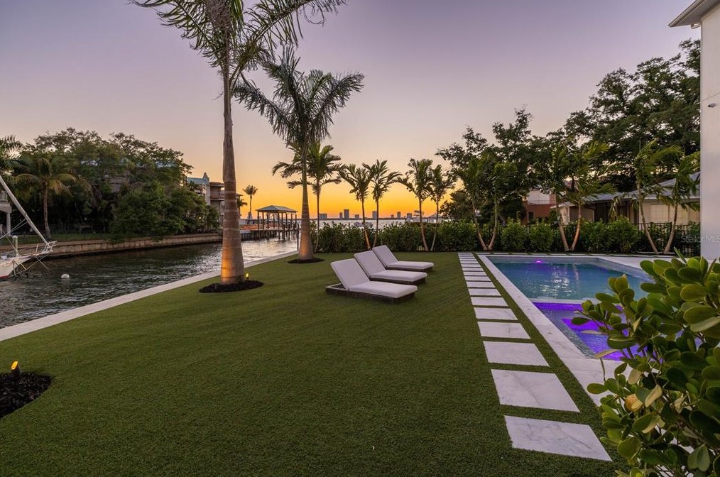 104 Ladoga Ave, Tampa FL 33606-3806 exterior