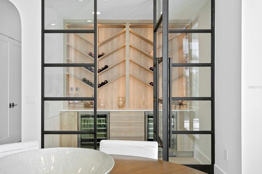 104 Ladoga Ave, Tampa FL 33606-3806 exterior