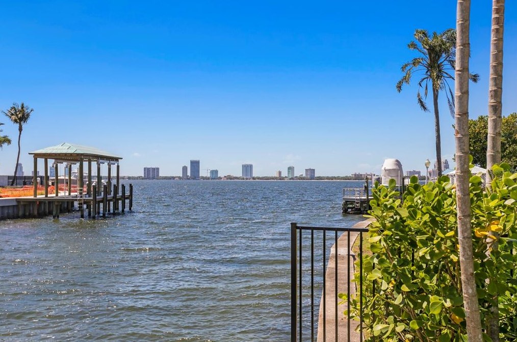 104 Ladoga Ave, Tampa FL 33606-3806 exterior