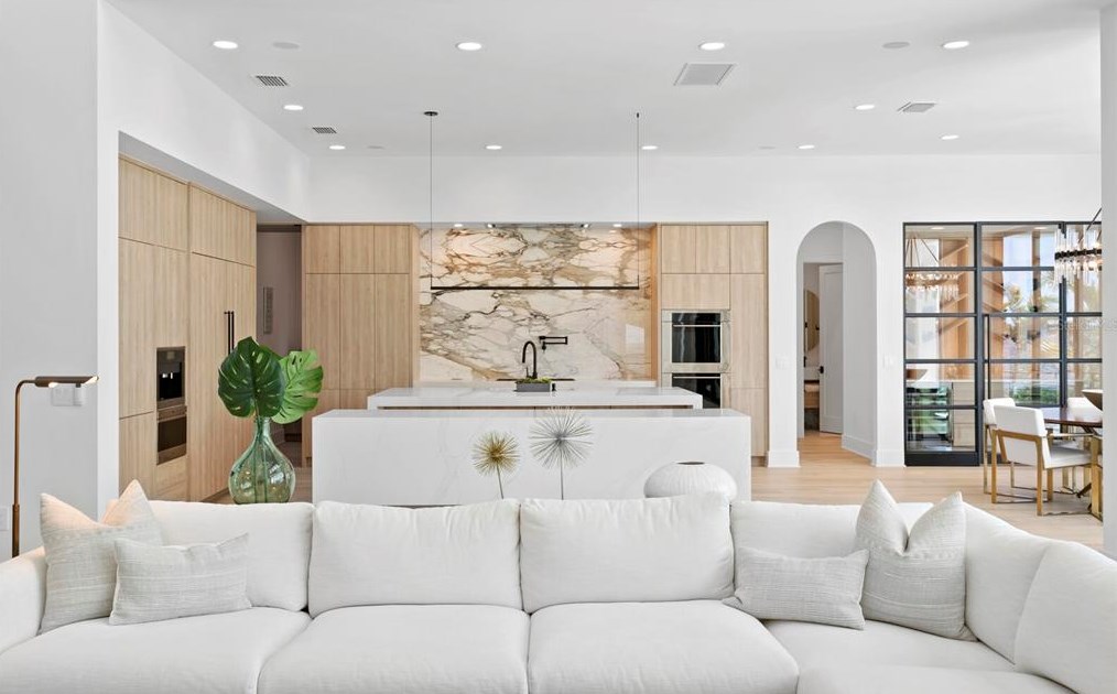 104 Ladoga Ave, Tampa FL 33606-3806 exterior