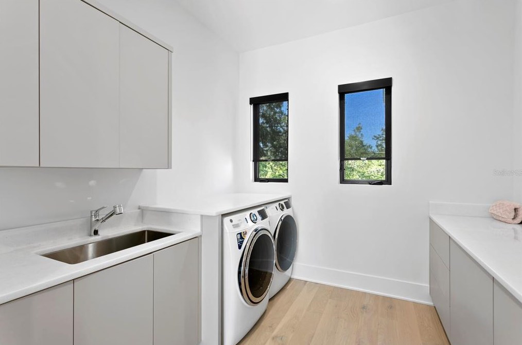 104 Ladoga Ave, Tampa FL 33606-3806 exterior