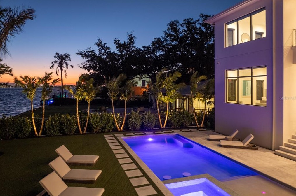 104 Ladoga Ave, Tampa FL 33606-3806 exterior