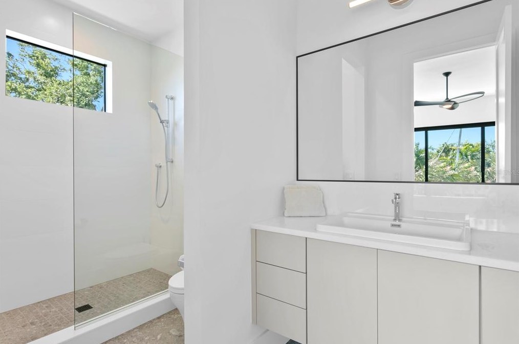 104 Ladoga Ave, Tampa FL 33606-3806 exterior