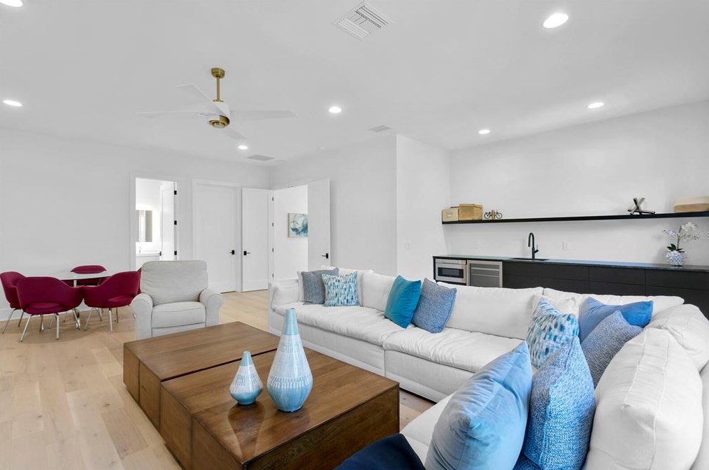 104 Ladoga Ave, Tampa FL 33606-3806 exterior