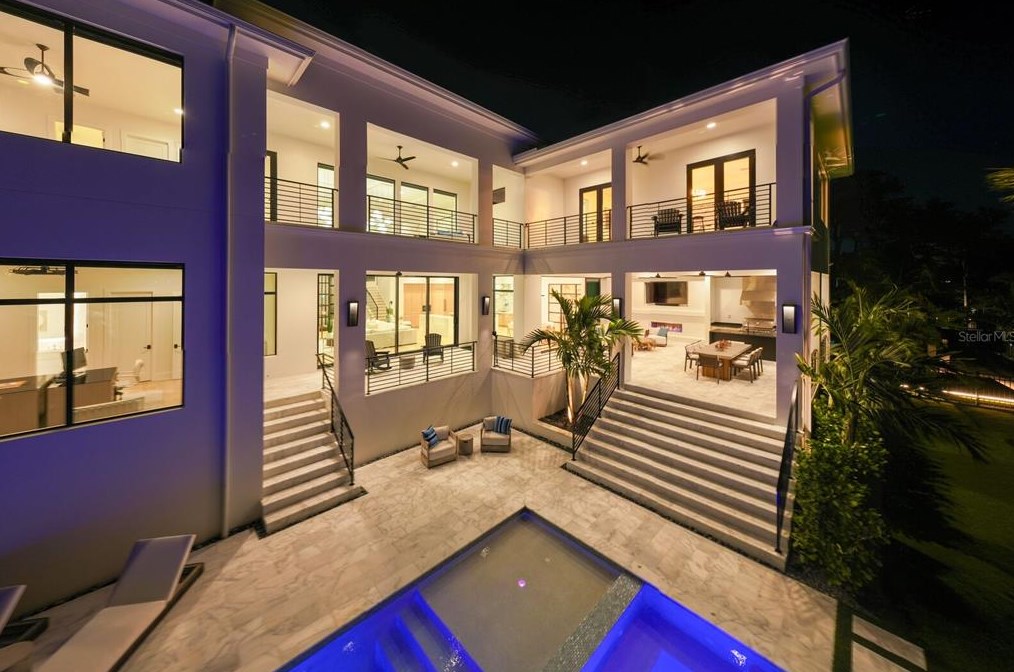 104 Ladoga Ave, Tampa FL 33606-3806 exterior