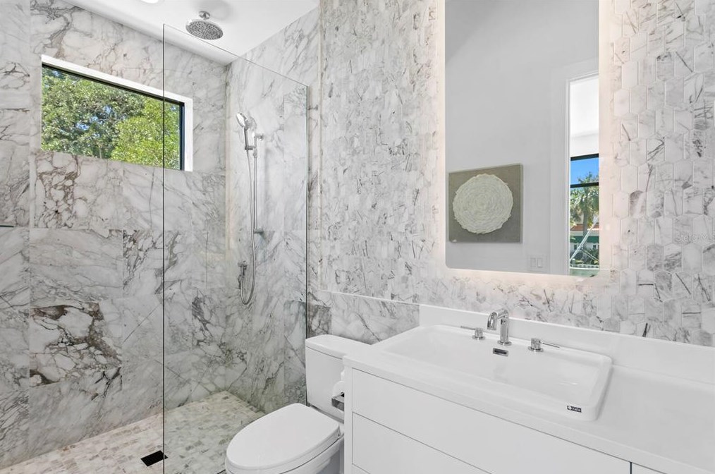 104 Ladoga Ave, Tampa FL 33606-3806 exterior