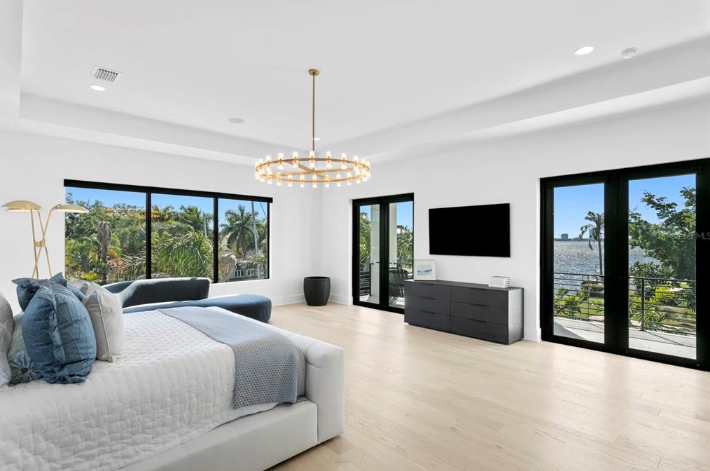 104 Ladoga Ave, Tampa FL 33606-3806 exterior