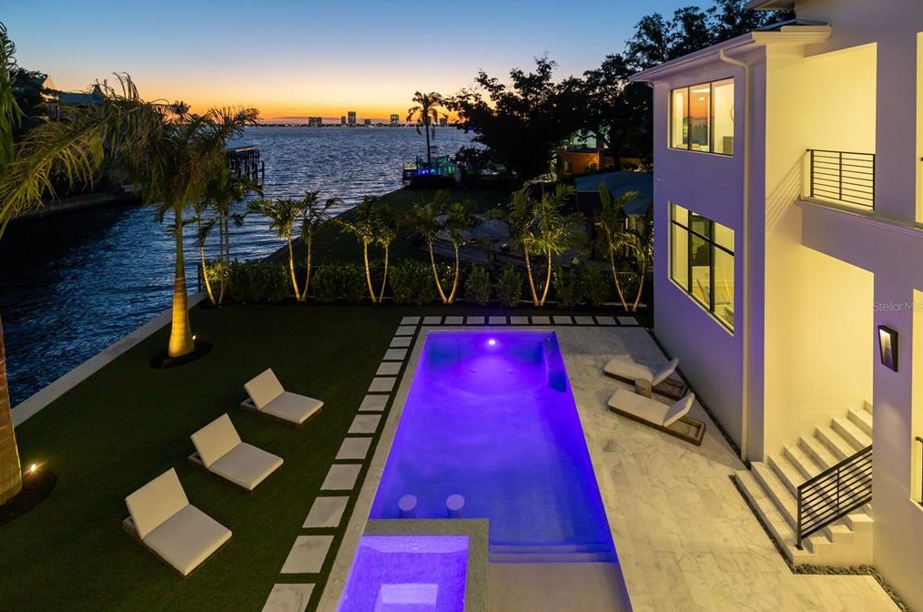 104 Ladoga Ave, Tampa FL 33606-3806 exterior