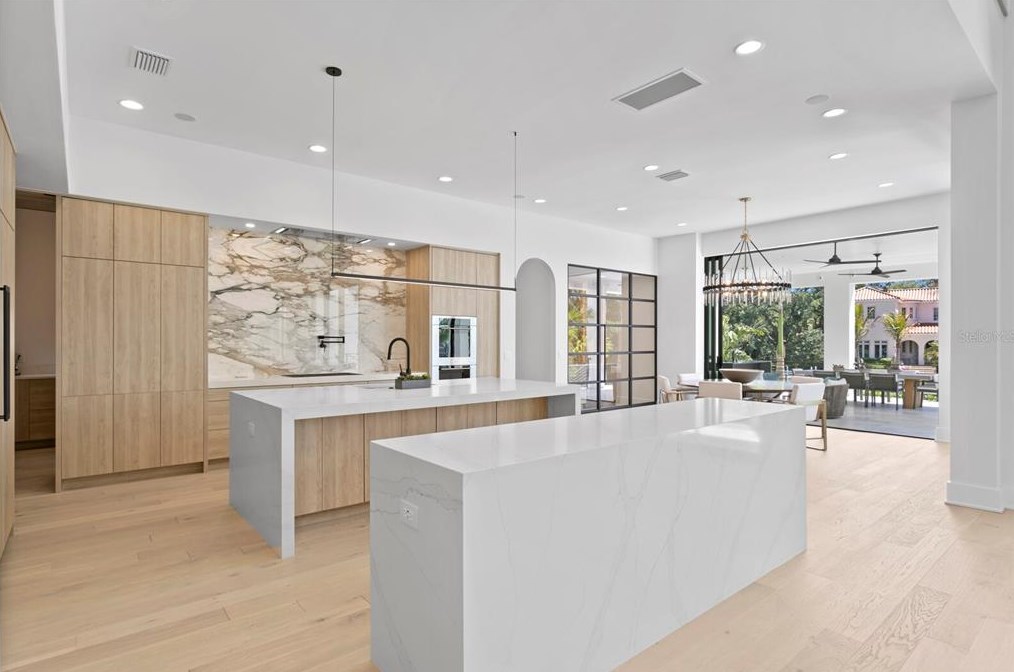 104 Ladoga Ave, Tampa FL 33606-3806 exterior