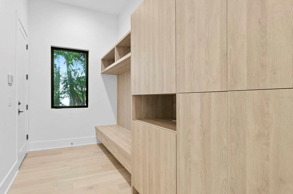 104 Ladoga Ave, Tampa FL 33606-3806 exterior