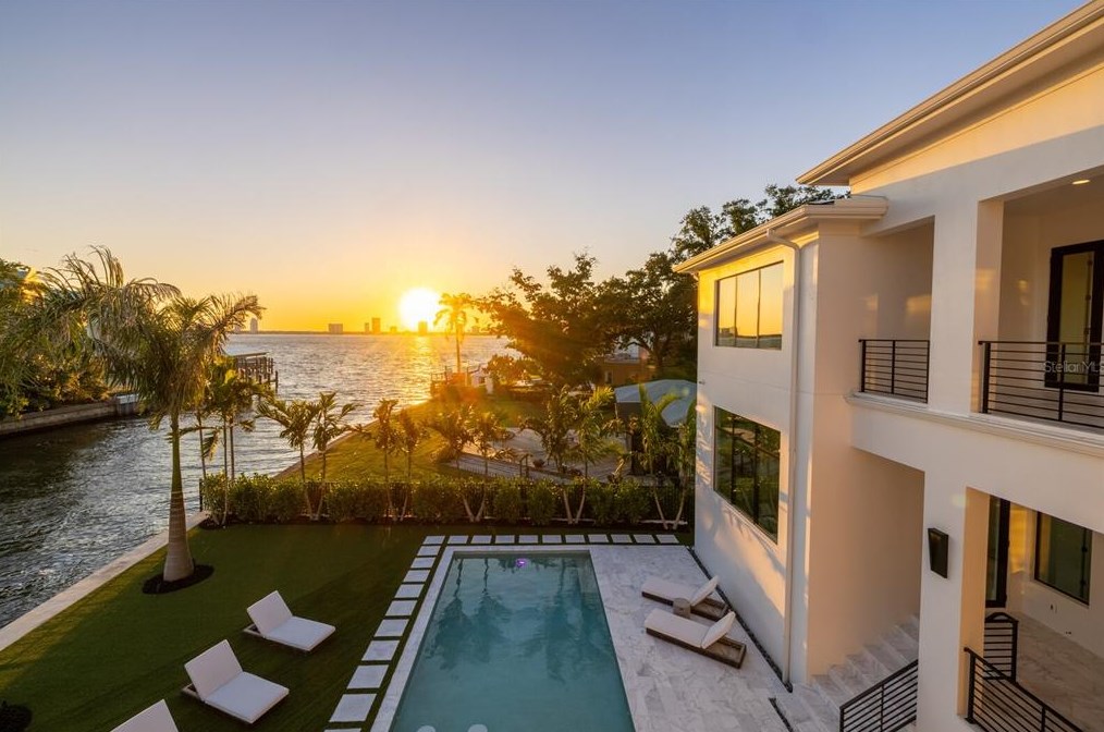 104 Ladoga Ave, Tampa FL 33606-3806 exterior