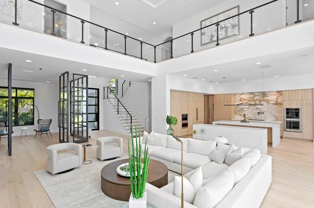 104 Ladoga Ave, Tampa FL 33606-3806 exterior