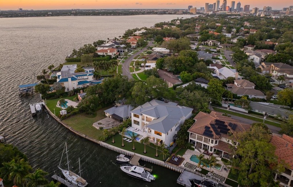 104 Ladoga Ave, Tampa FL 33606-3806 exterior