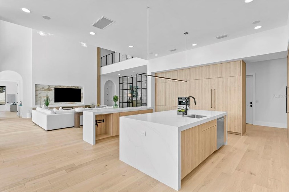 104 Ladoga Ave, Tampa FL 33606-3806 exterior