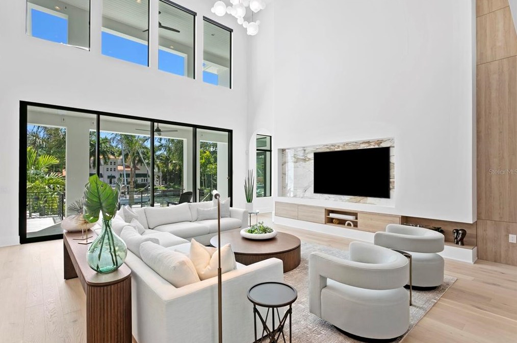 104 Ladoga Ave, Tampa FL 33606-3806 exterior