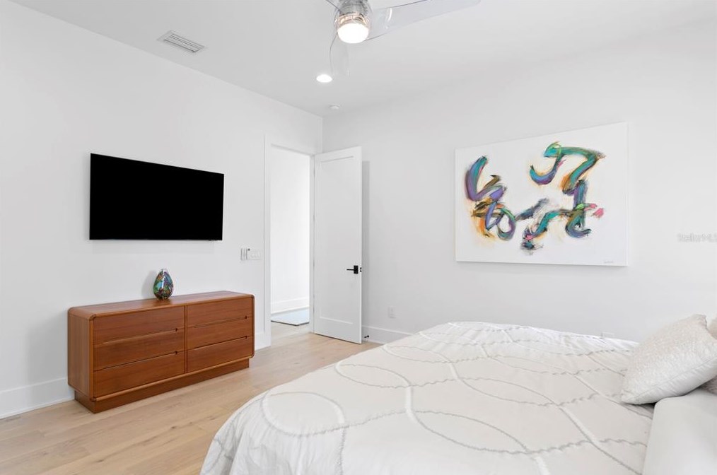 104 Ladoga Ave, Tampa FL 33606-3806 exterior