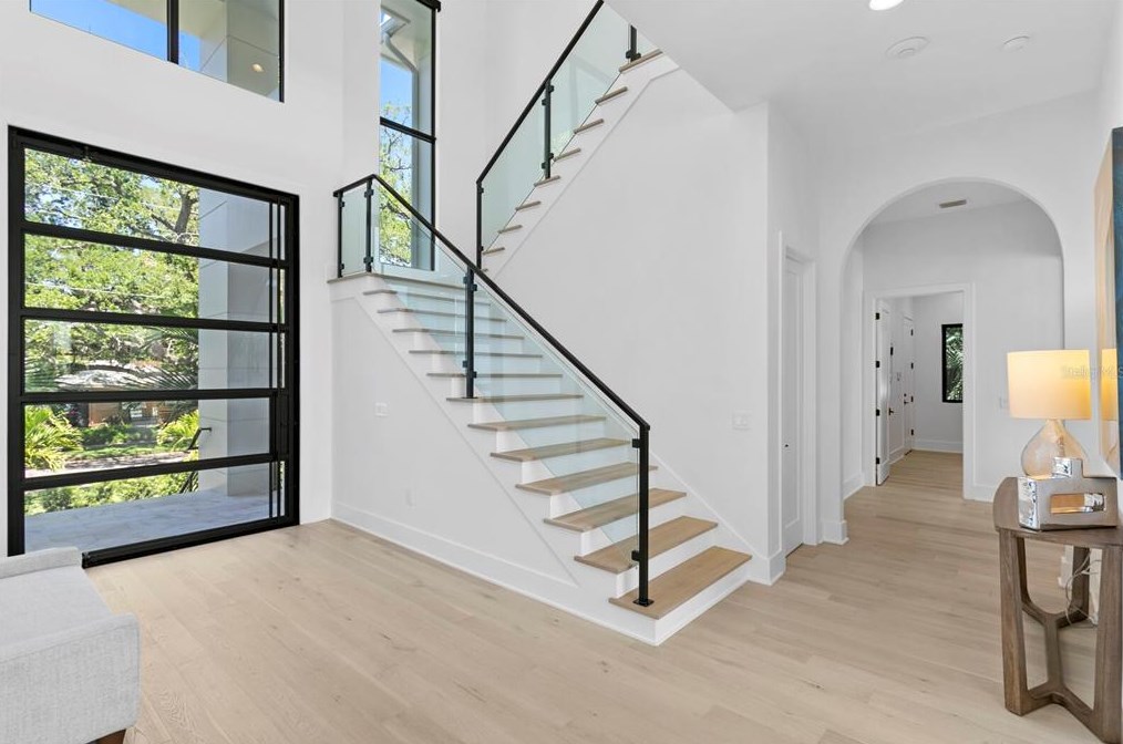 104 Ladoga Ave, Tampa FL 33606-3806 exterior