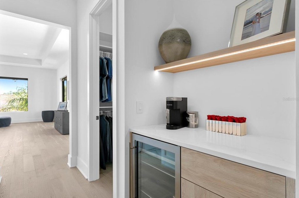 104 Ladoga Ave, Tampa FL 33606-3806 exterior