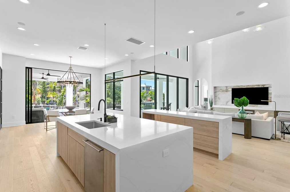 104 Ladoga Ave, Tampa FL 33606-3806 exterior