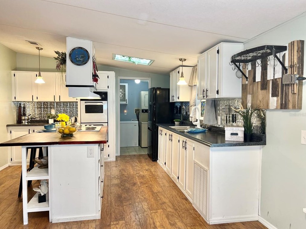 10532 Bay Hills Cir, Thonotosassa FL  33592-3146 exterior