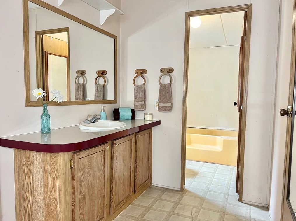10532 Bay Hills Cir, Thonotosassa FL  33592-3146 exterior