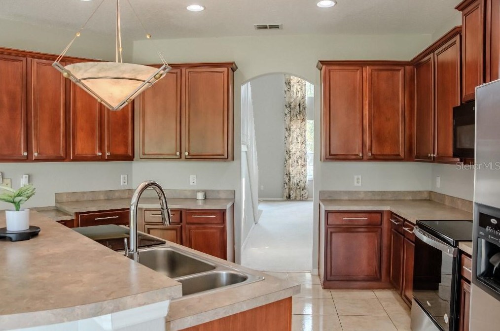 1557 Amaryllis Cir, Orlando FL 32825-7432 exterior