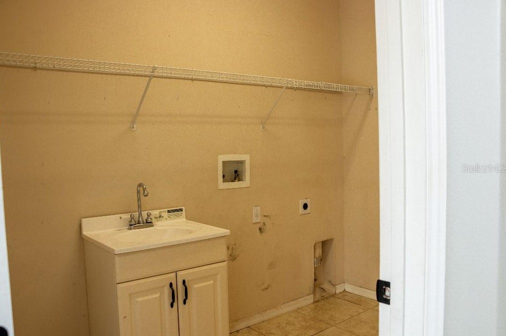 1557 Amaryllis Cir, Orlando FL 32825-7432 exterior