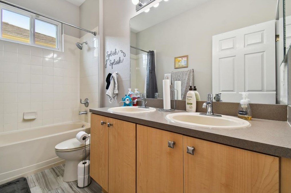 11028 Stone Branch Dr, Riverview FL  33569-2029 exterior