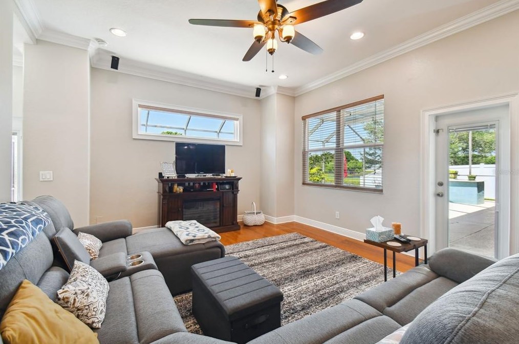 11028 Stone Branch Dr, Riverview FL  33569-2029 exterior