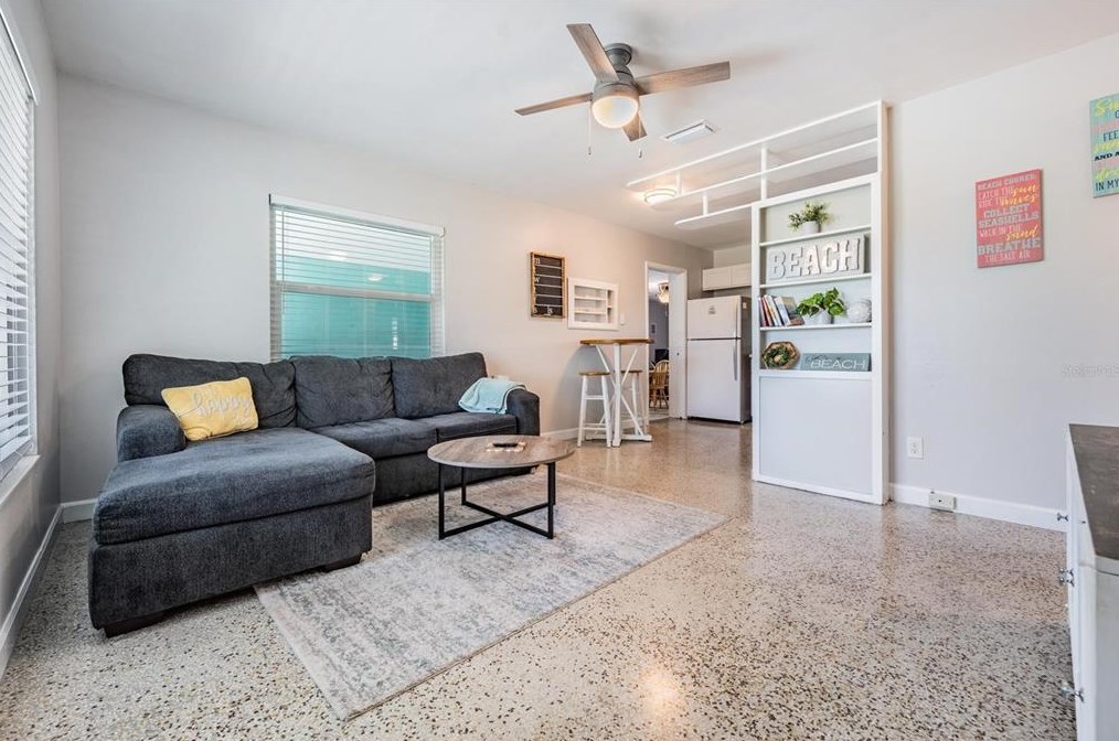 6647 Hibiscus Ave, Saint Petersburg FL  33707-2909 exterior