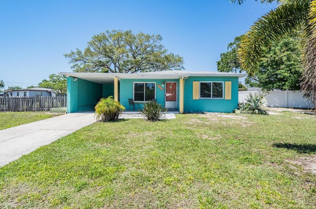 6647 Hibiscus Ave, Saint Petersburg FL  33707-2909 exterior