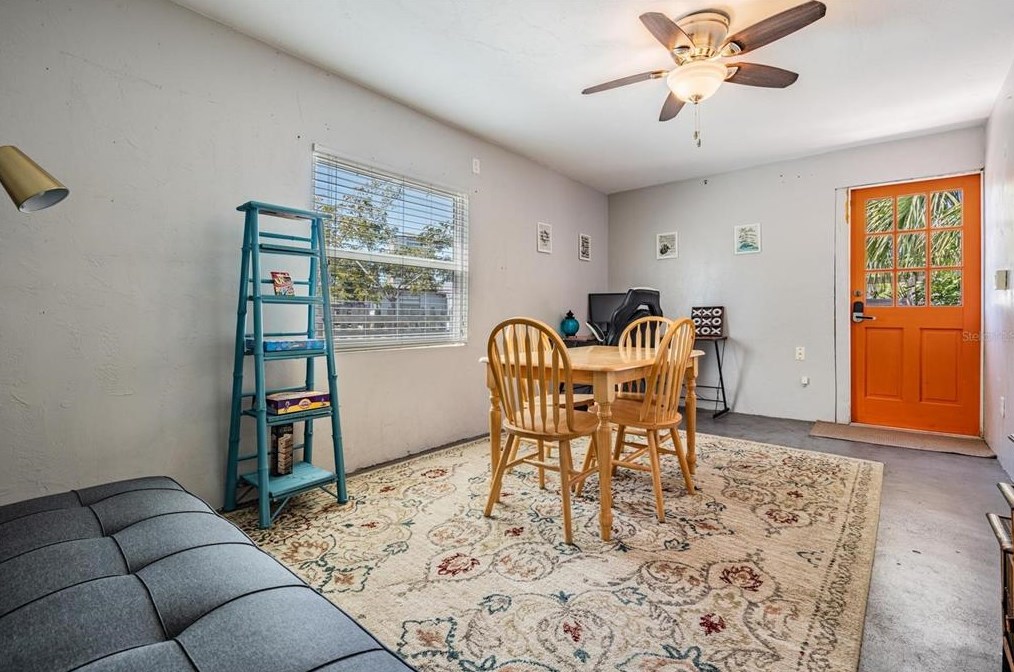 6647 Hibiscus Ave, Saint Petersburg FL  33707-2909 exterior