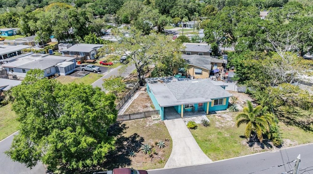 6647 Hibiscus Ave, Saint Petersburg FL  33707-2909 exterior