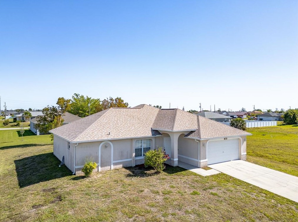 213 6 St, Cape Coral FL  33909-0019 exterior