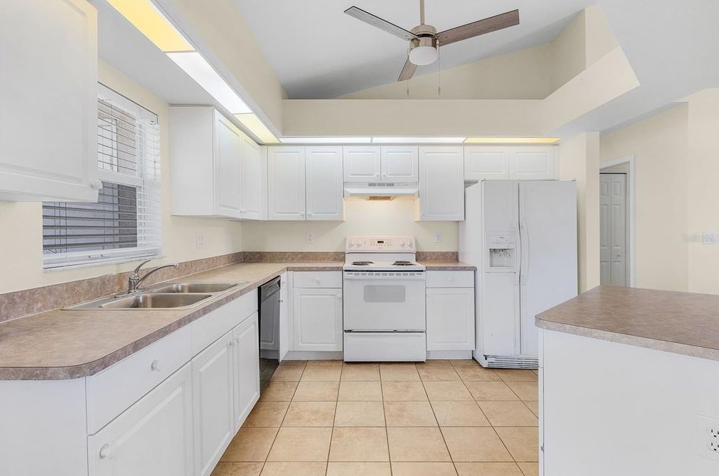 213 6 St, Cape Coral FL  33909-0019 exterior