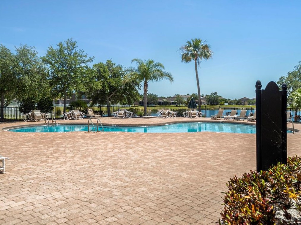 904 Fern Leaf Dr, Ruskin FL  33570-2008 exterior