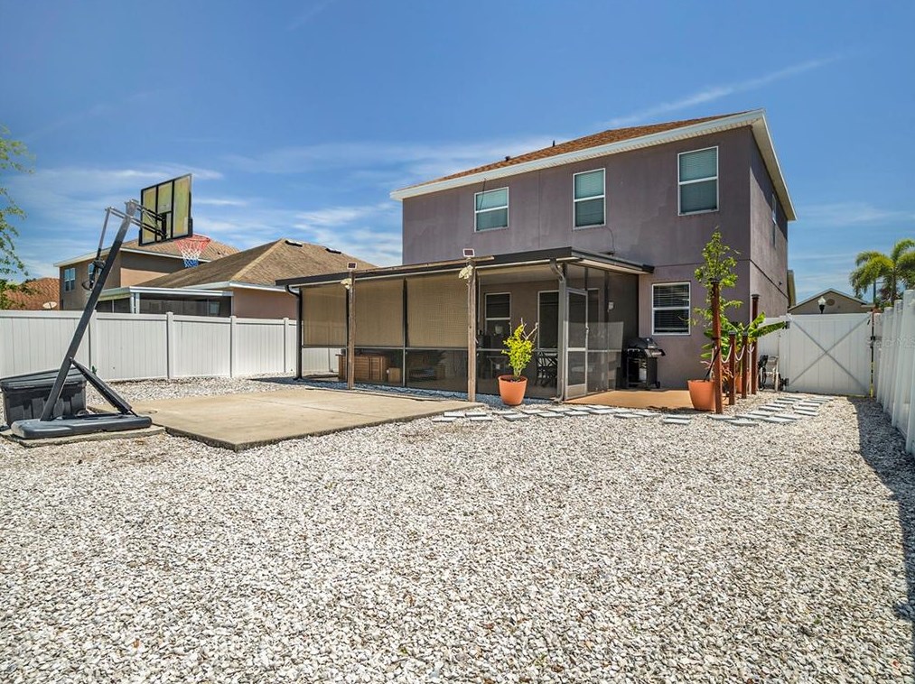 904 Fern Leaf Dr, Ruskin FL  33570-2008 exterior