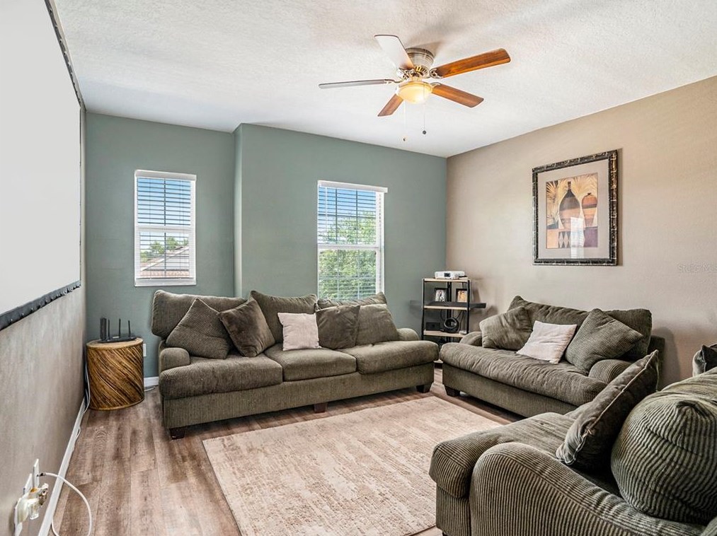 904 Fern Leaf Dr, Ruskin FL  33570-2008 exterior