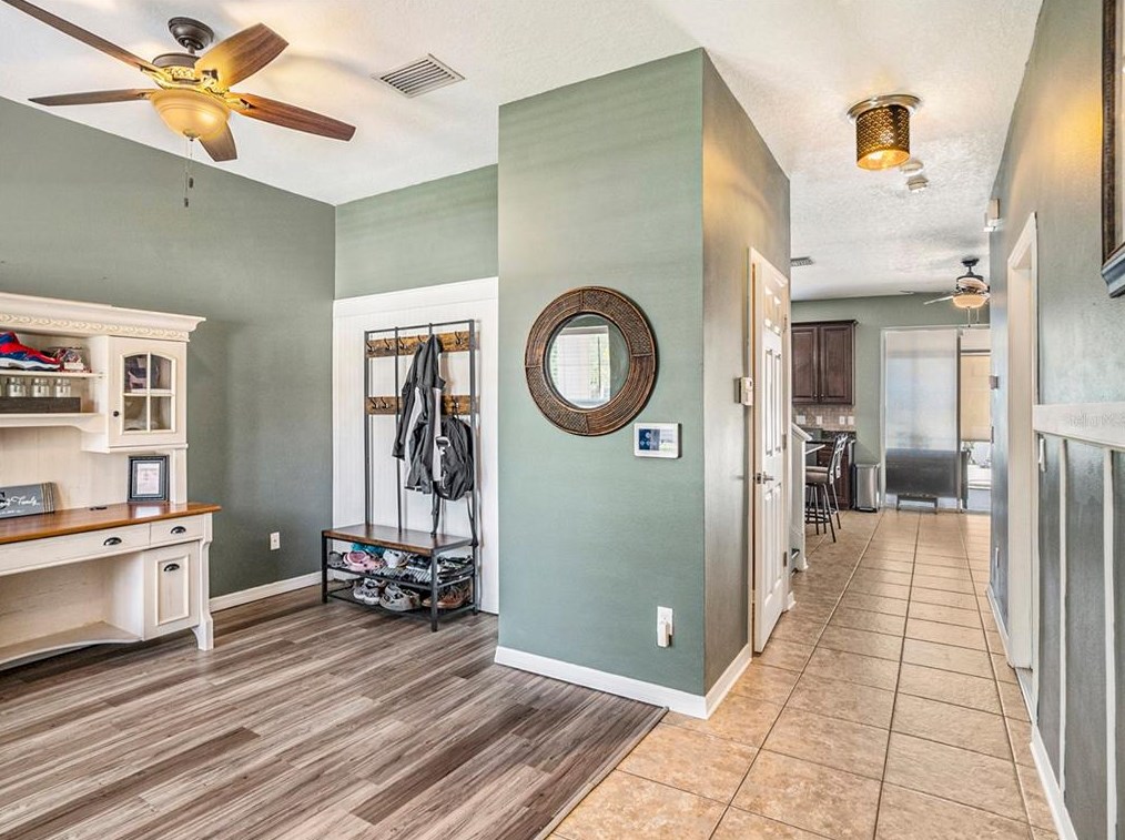 904 Fern Leaf Dr, Ruskin FL  33570-2008 exterior