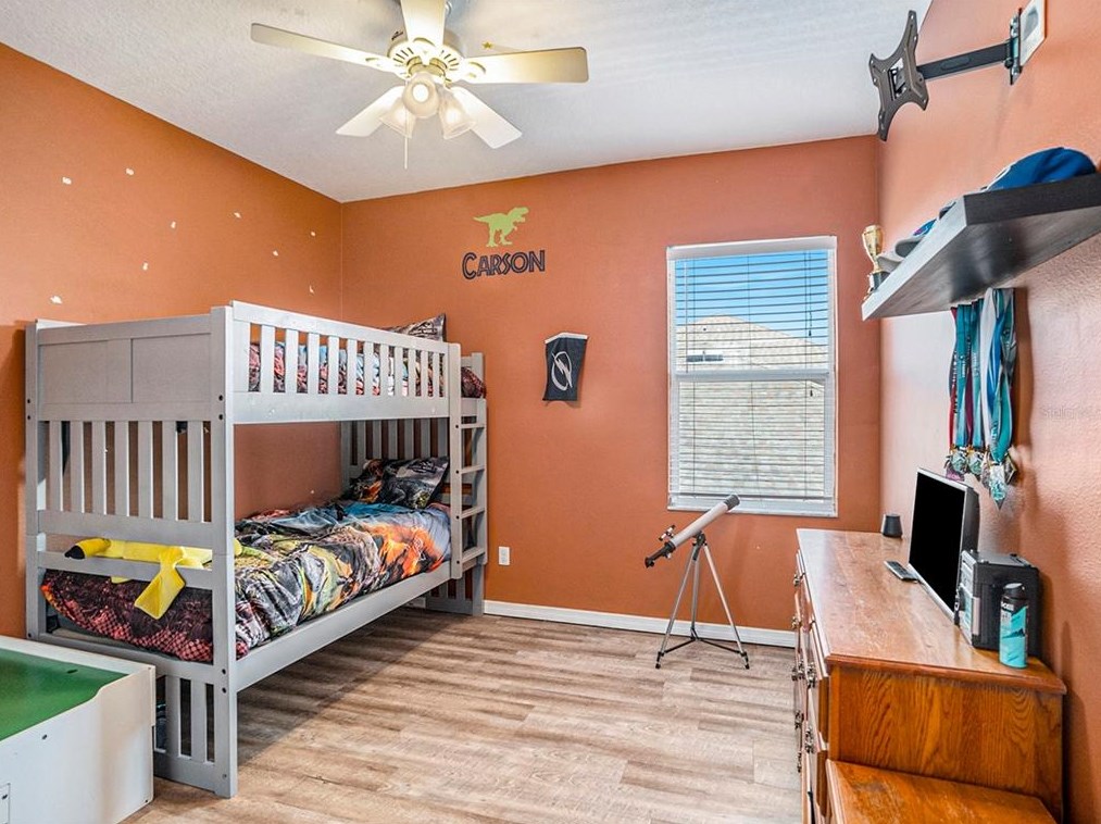 904 Fern Leaf Dr, Ruskin FL  33570-2008 exterior