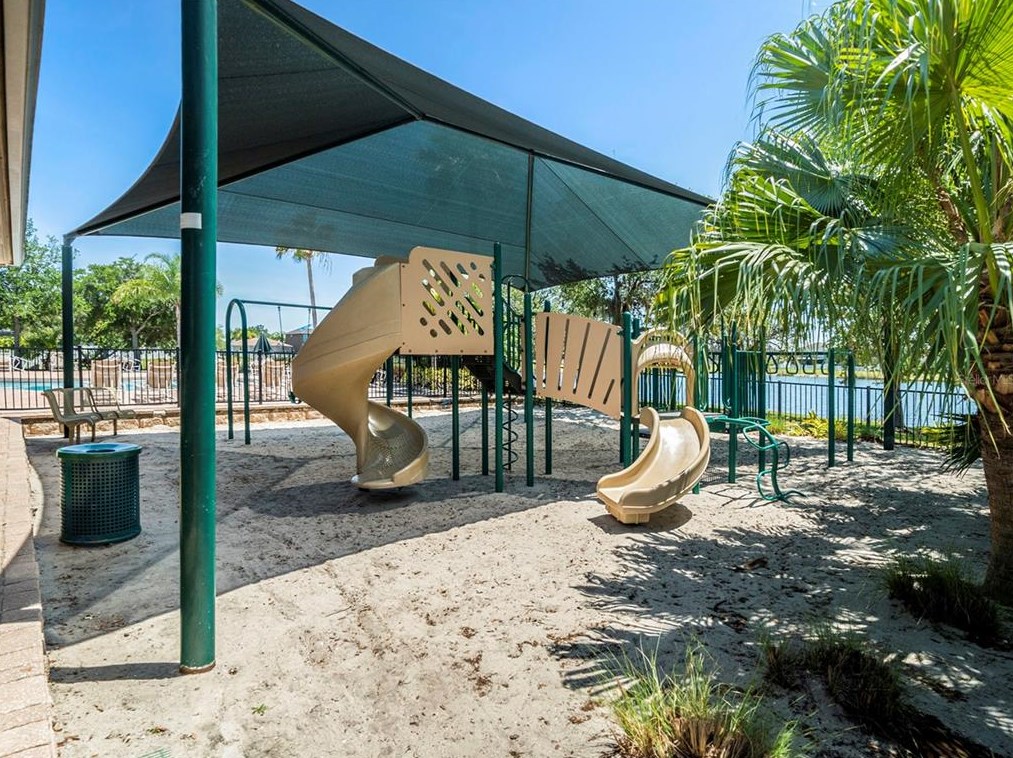 904 Fern Leaf Dr, Ruskin FL  33570-2008 exterior