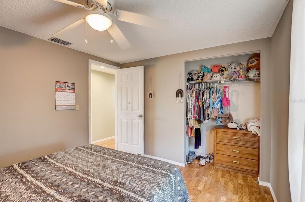 515 Red Mangrove Ln, Ruskin FL  33572-2549 exterior