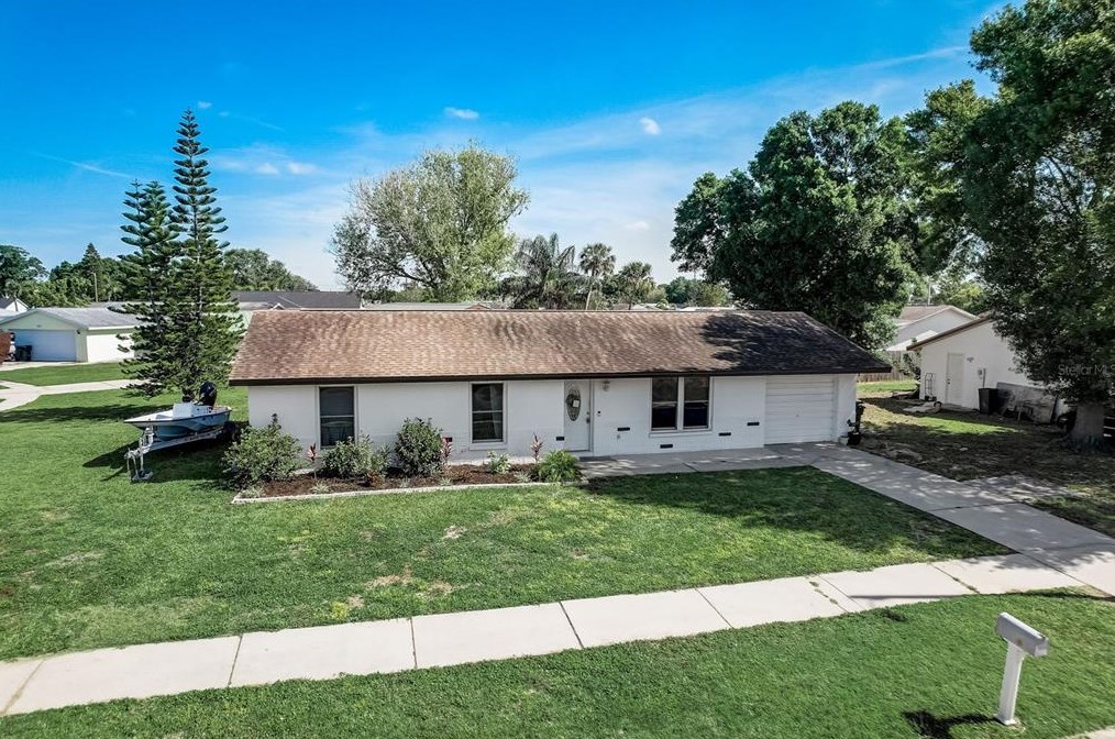 515 Red Mangrove Ln, Ruskin FL  33572-2549 exterior